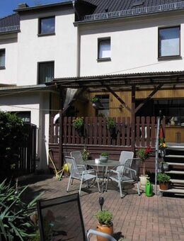 Attraktives und größtenteils saniertes 2-Familienhaus mit Nebengelaß in ruhiger Lage von Neumark zu verkaufen - auch ... - Neumark (Sachsen)