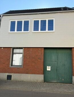 Saniertes Ein-Zweifamilienhaus mit Stallungen und idyllischem Hof. - Linnich