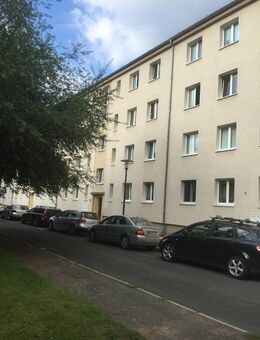 Provisionsfrei - große Dachgeschoßwohnung mit Dachterrasse und PKW Stellplatz im grünen Innenhof! - Dresden