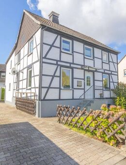 Menden Rtg. Bösperde – Mod. kernsaniertes Fachwerkhaus mit Carport und Garage - Menden (Sauerland)