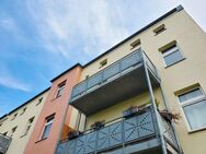 Viel Platz in 2 Zimmern mit großer Küche und Balkon! - Magdeburg