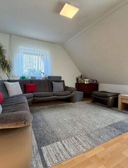 Gemütliche 3-Zimmer-Dachgeschosswohnung in zentraler Lage - Dettingen (Teck)