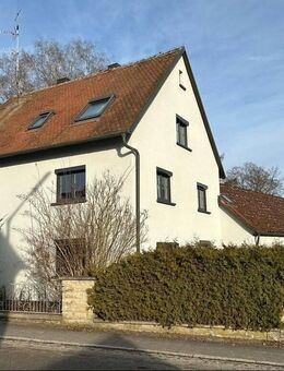 Modernes Ein- bis Zweifamilienhaus mit Anbau und großem Grundstück - Dürrwangen