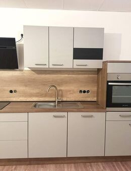 Frisch renovierte 3-Zimmer-Wohnung mit großem Balkon und neuer Einbauküche! - Schönberg (Regierungsbezirk Niederbayern)