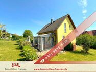 Kirf: Modernes Wohnen trifft Natur - Streif-Holzständerhaus mit Wintergarten, Kamin, Fußbodenheizung und großem Garten! - Kirf