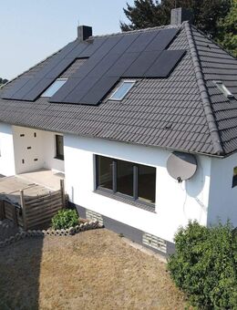 Modernisiertes Einfamilienhaus Wärmepumpe, Photovoltaik, Feldrandlage - Uetze