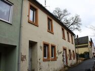 Einfamilienhaus mit Restfertigstellungsbedarf in ruhiger und zentraler Lage !!! - Selb