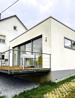 FREE-STANDING HOUSE with kitchen, four parking spots, and a large terrace, just 11 minutes to Clay - Wiesbaden