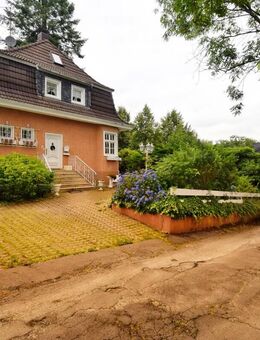 Freistehendes Einfamilienhaus mit großem Grundstück in ruhiger Lage - Wermelskirchen