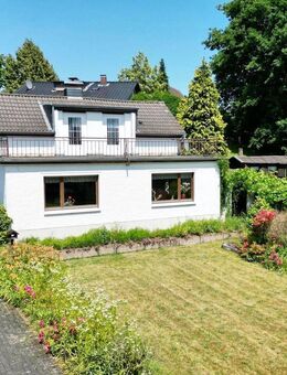 Freistehendes Einfamilienhaus mit großem Bebauungspotenzial - Bergisch Gladbach