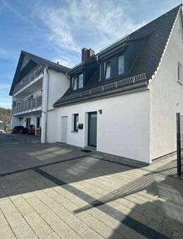 Haus im Haus ~ Großhabersdorf ~ Provisionsfrei ~ 3-Zi-Stadthaus mit Terrasse und eigenem Eingang ~ 2 x Kfz-Stellplatz ~ frei zum Selbstbezug - Großhabersdorf