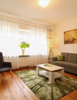 Charmante 3-Zi.-Altbauwohnung mit Einbauküche u. Zimmerofen in zentraler Lage - Cuxhaven