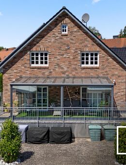 Exklusives Anwesen! Stilvolles Einfamilienhaus mit großem Garten und eindrucksvollen Nebengebäuden - Eschenbach (Oberpfalz)