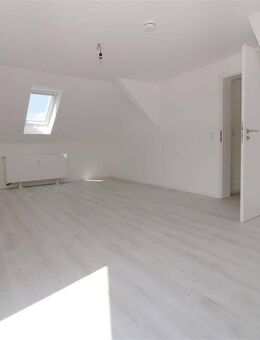 Individuelle und sonnendurchflutete schicke 2-Zimmer Dachgeschosswohnung in Schauenburg-Elgershausen - Schauenburg