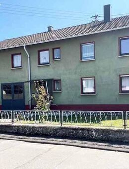Zweifamilienhaus mit 3 Werkstatt-Garagen - Rottweil