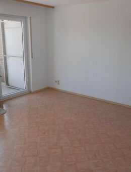 Drei-Zimmer-Wohnung im 3. Obergeschoß mit Blick ins Grüne im schönen Stadtteil Schildesche, WOHNBERECHTIGUNGSSCHEIN erforderlich!!! - Bielefeld