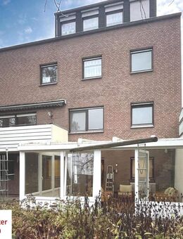 Innenstadtnahes 4-Familienhaus mit 3 Garagen und freier Erdgeschosswohnung zur Selbstnutzung oder Kapitalanlage - Recklinghausen