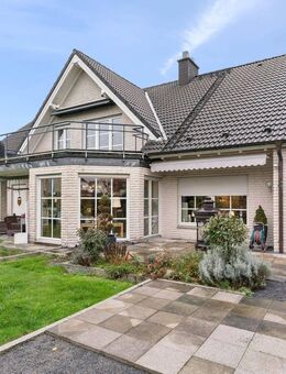 Exklusives Zweifamilienhaus in toller Lage von Spenge-Lenzinghausen - Spenge