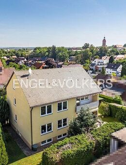 Zweifamilienhaus mit Ausbaupotential in sehr guter Lage von Roßtal - Roßtal