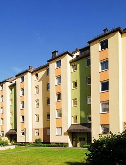 Am Stresemannplatz - gemütliche 2-Zimmer-Wohnung in der Fürther Südstadt, Herrnstr. 85 - mit Loggia und Aufzug - ohne Maklerprovision - Fürth