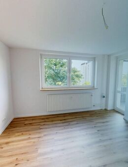 Toll geschnittene 2-Zimmer-Wohnung mit BALKON und viel Lichteinfall - Rendsburg