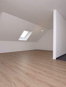 Exklusive Dachgeschosswohnung im Zentrum von Beelen - Beelen