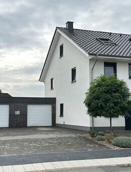 Reihenendhaus Bj. 2018 2 Garagen und großer Garten zentral gelegen zu verkaufen - Bad Bentheim