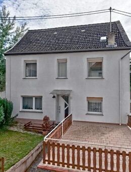 Einfamilienhaus mit Garten und Garage in Lauschied - Lauschied