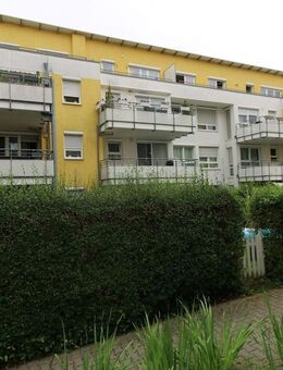 Helle 4-Zimmer-Penthouse-Wohnung mit Aufzug und 2 Tiefgaragenstellplätze - Leinfelden-Echterdingen