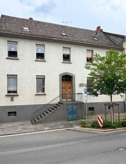 Sanierungsbedürftiges Mehrfamilienhaus mit Ausbaureserve in Zentrumslage - Neuwied