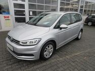 VW Touran, 2.0 TDI Comfortline, Jahr 2020 - Bergkamen