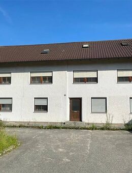Wohn- und Geschäftshaus mit Garagen und Werkstatt in Arnstorf - Arnstorf