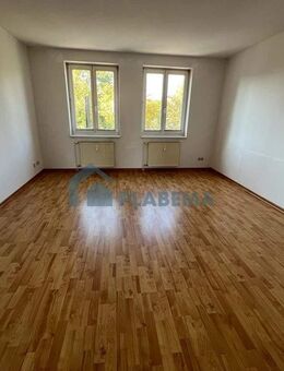 Zwei- Zimmer- Wohnung, zentral gelegen, wird frisch renoviert - Schwerin