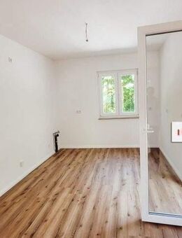 IMMOBERLIN.DE - Ersteinzug! Sehr attraktives Haus mit Südterrasse, Garage & Sonnengarten in naturverbundener Lage - Stechlin