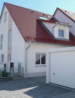 Familienfreundliche DHH mit moderner Ausstattung, Garage & Stellplatz - Röttenbach (Landkreis Erlangen-Höchstadt)