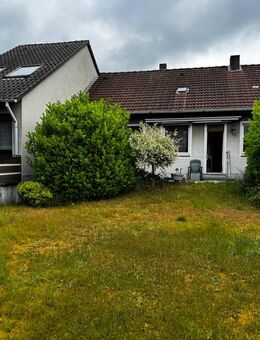 Kleines Einfamilienhaus mit Einliegerwohnung , 762 m² Grundstück - zum Modernisieren oder Neubauen! - Bielefeld