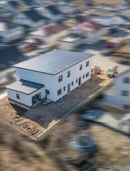 Hochwertige Neubau-Doppelhaushälfte mit moderner Energie- und Haustechnik! - Neufahrn (Niederbayern)