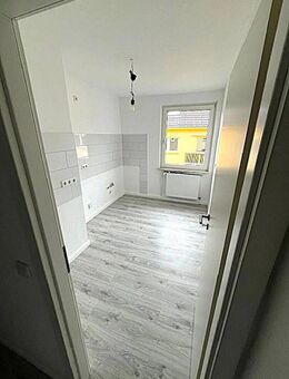 Renovierte 2 Zimmer Wohnung - Küche, Diele + Bad - zentrale Lage - guter ÖPNV-Anschluß - Wuppertal