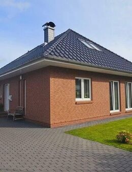 Moderner Niedrigenergie-Bungalow mit Ausbaureserve im Dachgeschoss am nahe gelegenen Selenter See - Selent