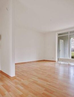 Provisionsfreie 3-Raumwohnung im 2.Obergeschoss mit Balkon zu vermieten! - Oschatz