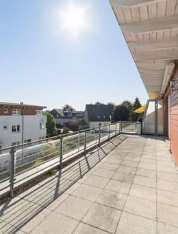 Helle Wohnung mit schöner Dachterrasse in zentraler Lage von Wedel - Wedel