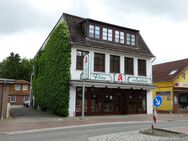 Solides Wohn- und Geschäftshaus, im EG Gewerbefläche, im 1. und 2. OG große Wohnungen - Hohenlockstedt