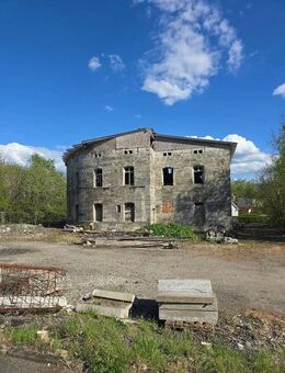 Sandstein-Villa auf großem Grundstück / Zum Erhalten oder Abreißen - Sonnefeld