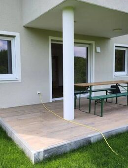 Sonnige 3-Zimmer-Erdgeschosswohnung mit super Aussicht und schöner Terrasse + zwei Stellplätze - Bogen