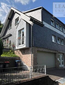 Gepflegte Doppelhaushälfte mit Doppelgarage in ruhiger Lage von Freudenberg-Oberfischbach - Freudenberg (Nordrhein-Westfalen)