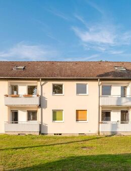 Sanierte 4-Zimmer-Erdgeschosswohnung mit Einbauküche in Celle! - Celle