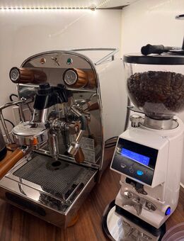 Siebträgermaschine mit Holzapplikationen + Profi Kaffeemühle | NP > 2.500 € - Berlin Friedrichshain-Kreuzberg