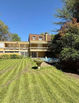 Viel Raum für Visionen - Repräsentative Villa mit Entwicklungspotenzial in 66132 Saarbrücken Halberg - Saarbrücken