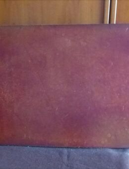 Vintage Leder Schreibunterlage Farbe: Bordeaux. Ecken abgerundet mit Messingbeschlag. Unterseite sehr feiner weicher Filz. Dickes, stabiles Echt-Leder. Retro Schreibtischunterlage mit schöner "Patina" - Bad Oeynhausen