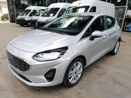 Ford Fiesta, 1.1 Titanium LENKRAD, Jahr 2022 - Großröhrsdorf